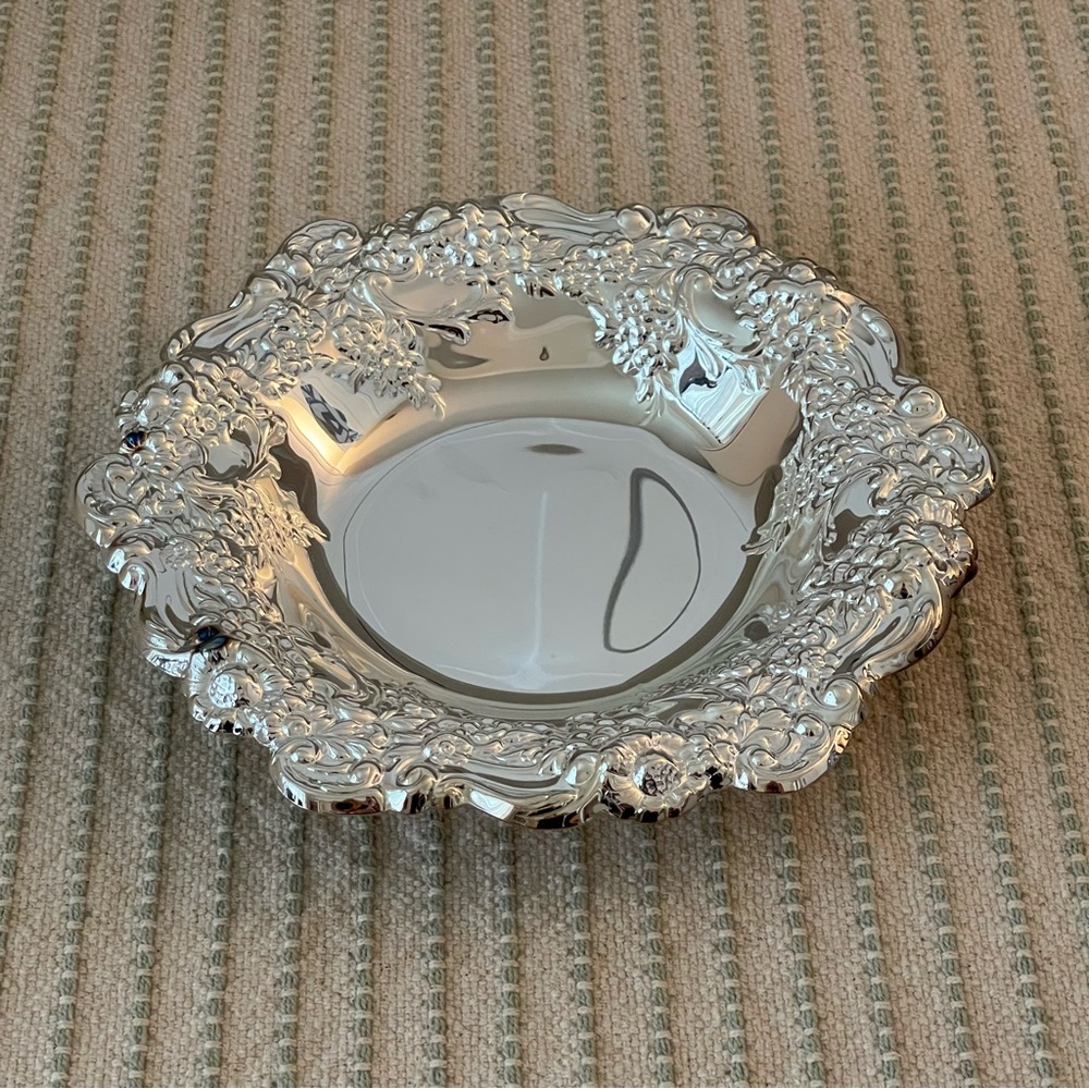 Vintage Elegant Silver Decorative Bowl